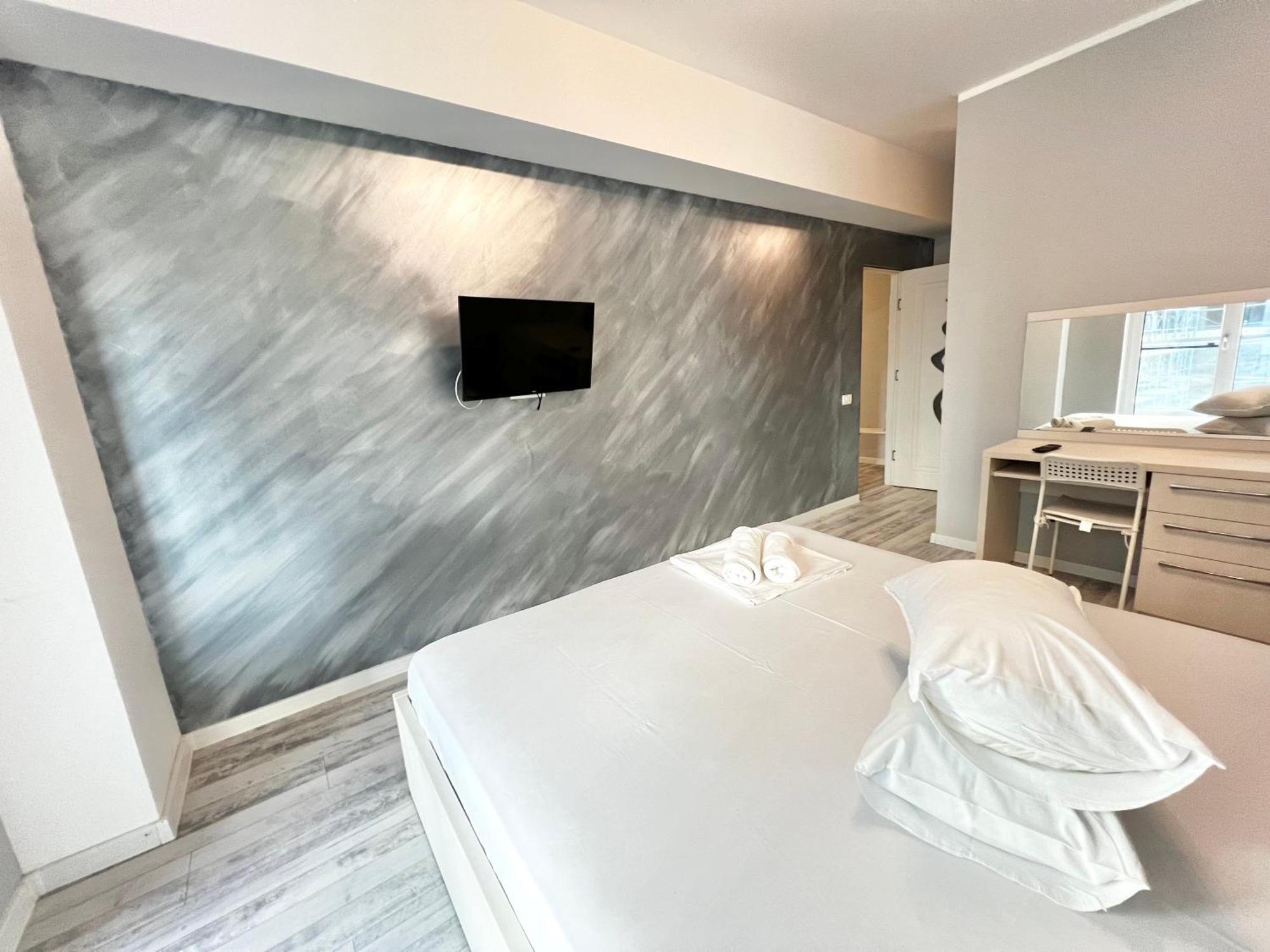 Grand Mamaia Lake Apartments Constanta Bagian luar foto
